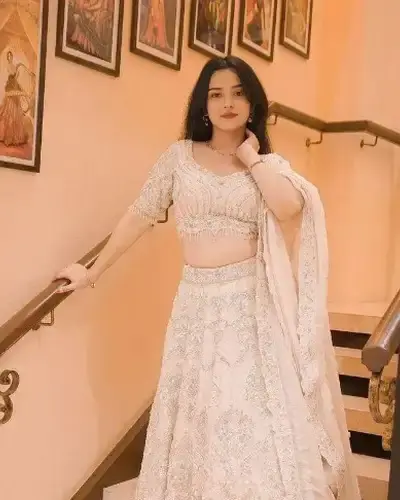 Escort Mundra